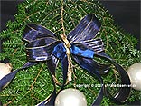 Weihnachtsband Goldstreifen Nachtblau mit Draht 25 mm Weihnachtsband Goldstreifen Nachtblau mit Draht 25 mm
